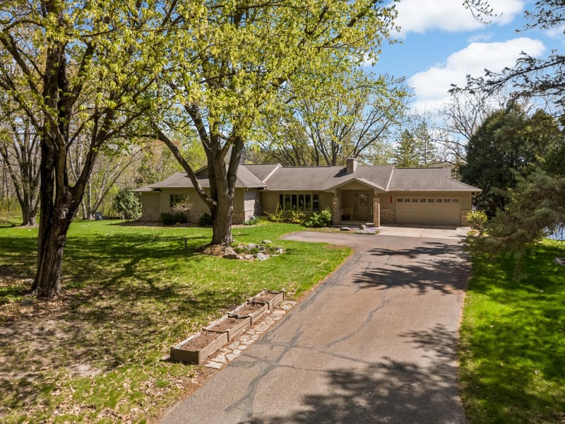 2120 Queensland Ln N, Plymouth, MN 55447