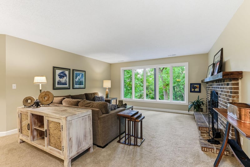 8970 Neill Lake Rd, Eden Prairie, MN 55347
