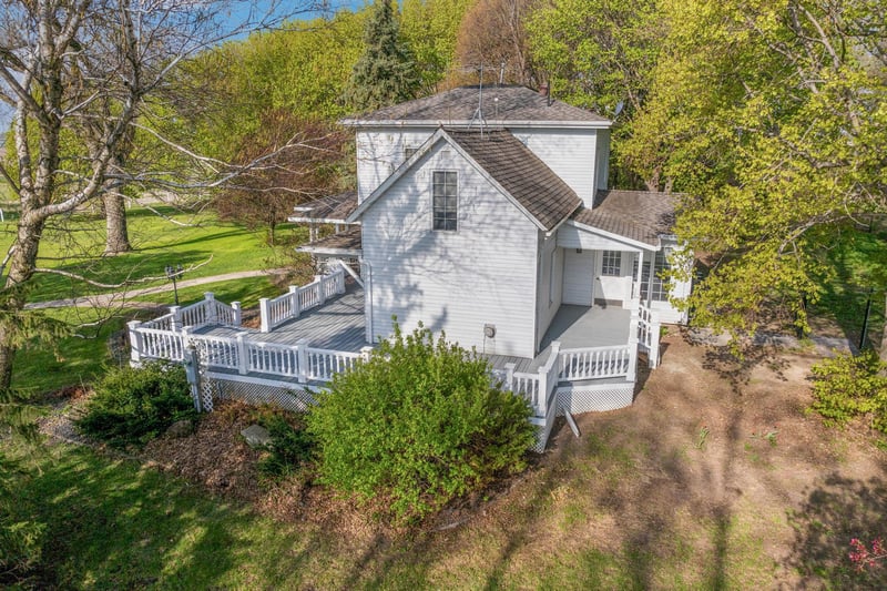 8332 440th Ave, Blue Earth, MN 56013