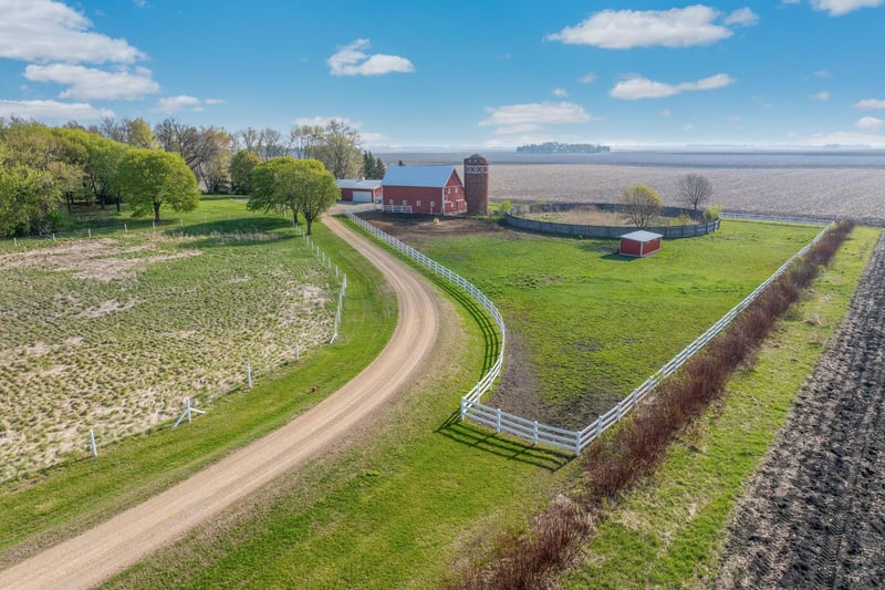8332 440th Ave, Blue Earth, MN 56013