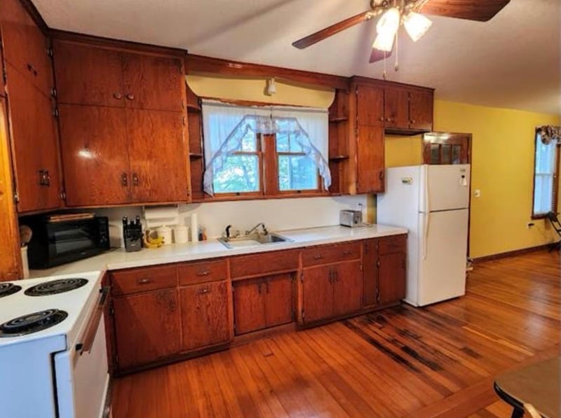 344 NE 1st St, Belle Plaine, MN 56011