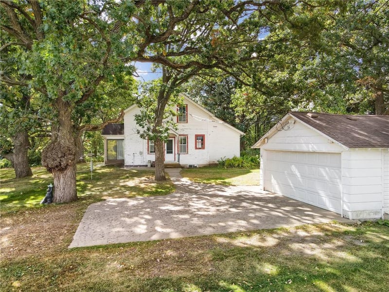 344 NE 1st St, Belle Plaine, MN 56011