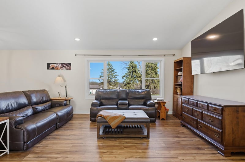 33366 Sibley Heights Ln, Le Sueur, MN 56058