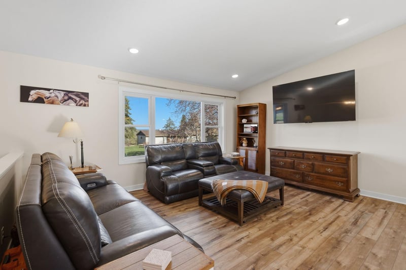 33366 Sibley Heights Ln, Le Sueur, MN 56058