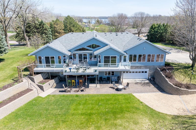 6106 Shamrock Dr, Madison Lake, MN 56063