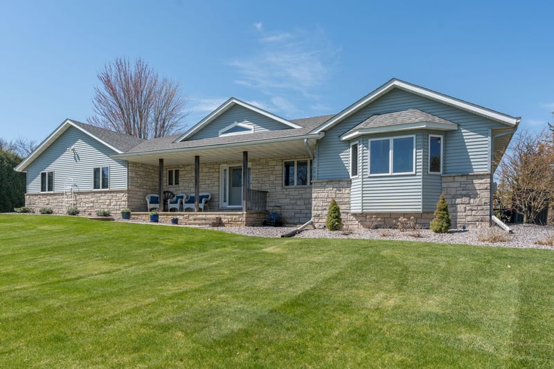 6106 Shamrock Dr, Madison Lake, MN 56063