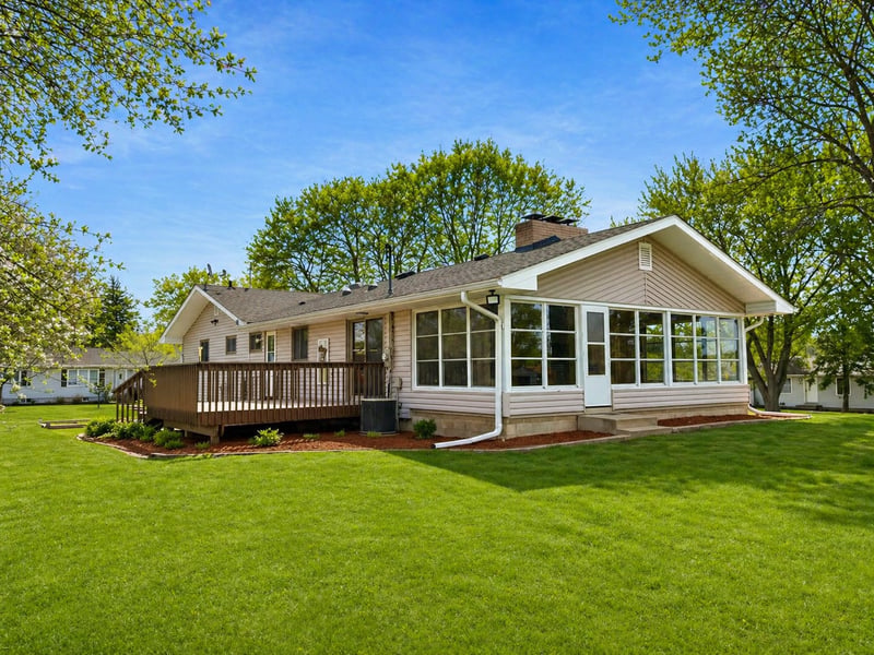 303 3rd Ave SW, Medford, MN 55049