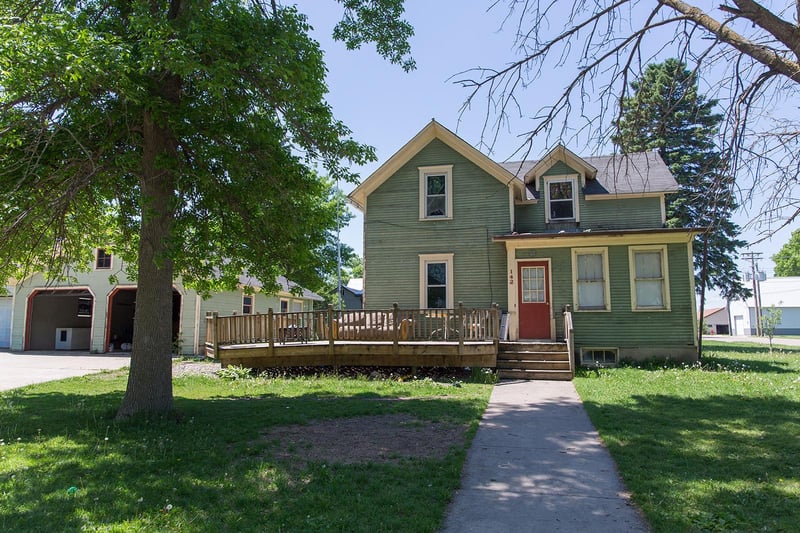 142 NE 3rd St, Buffalo Lake, MN 55314