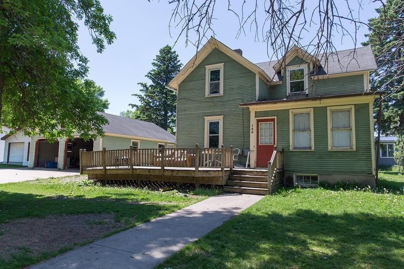 142 NE 3rd St, Buffalo Lake, MN 55314