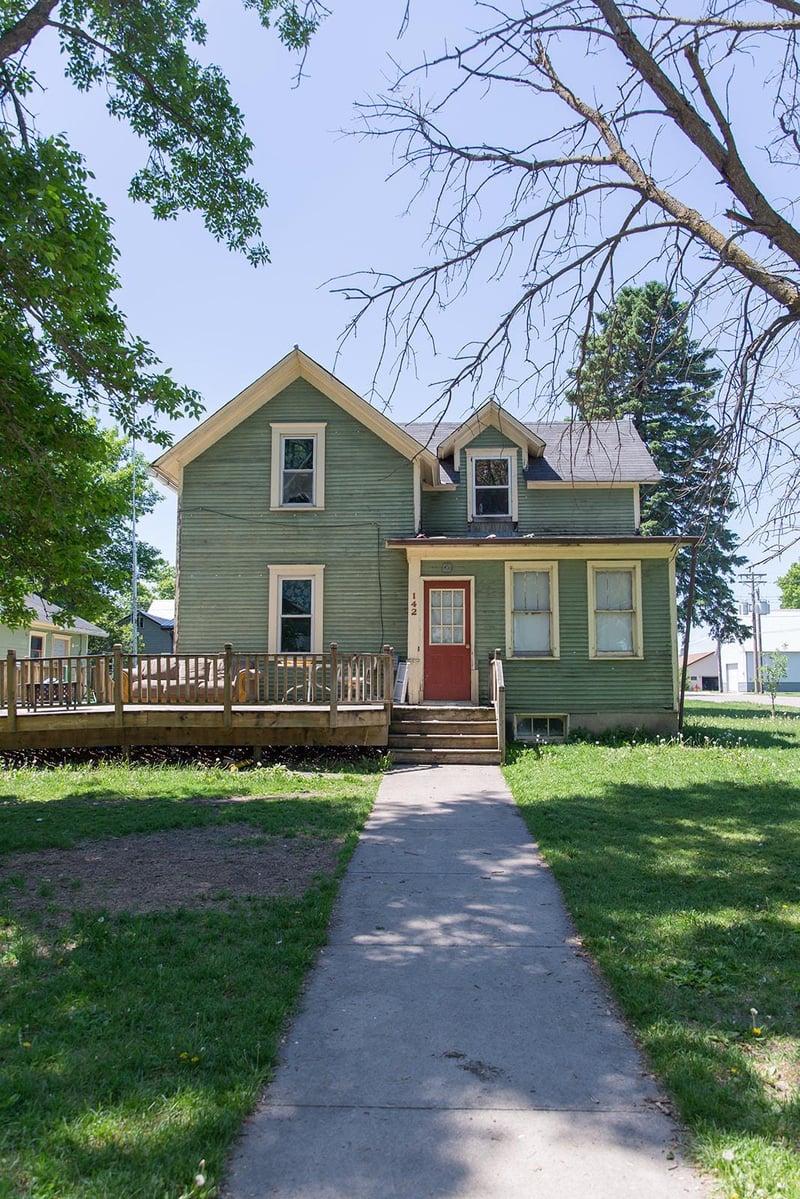 142 NE 3rd St, Buffalo Lake, MN 55314