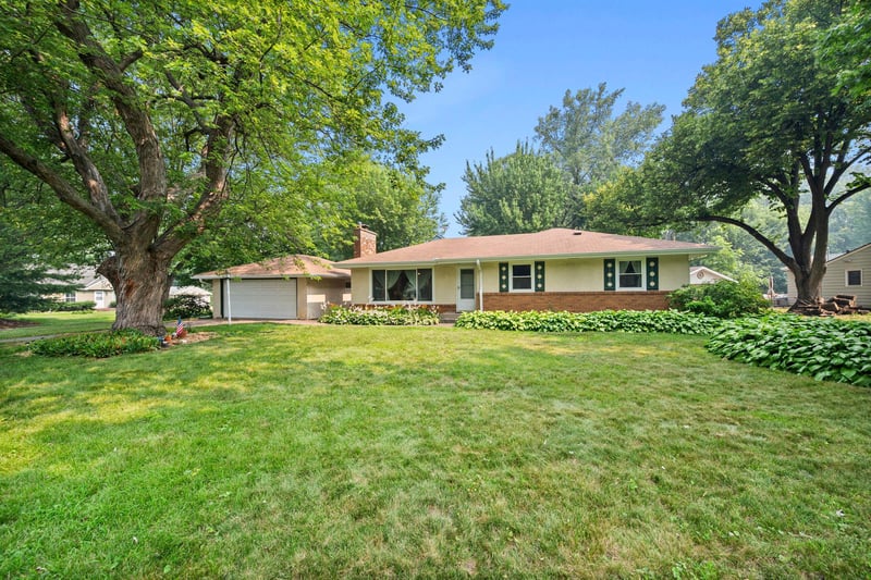 545 Miriam St, Mendota Heights, MN 55118