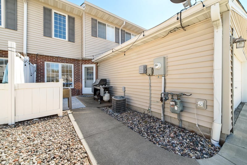 1211 Primrose Ln, Waconia, MN 55387