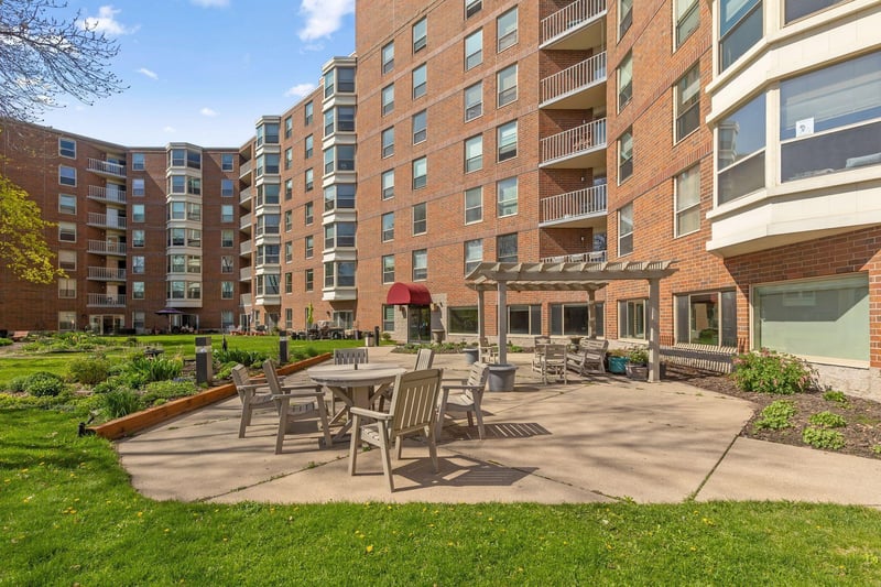 1425 W 28th St #508, Minneapolis, MN 55408
