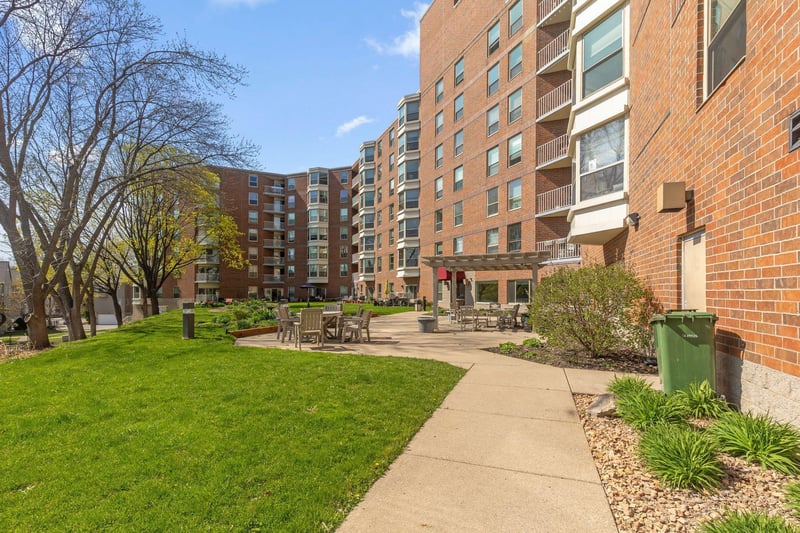 1425 W 28th St #508, Minneapolis, MN 55408