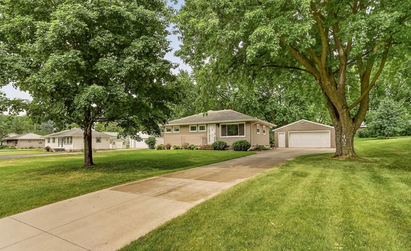 402 Strathmore Ln SE, Rochester, MN 55904