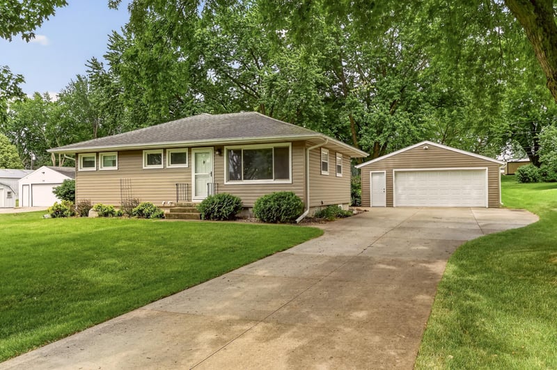 402 Strathmore Ln SE, Rochester, MN 55904