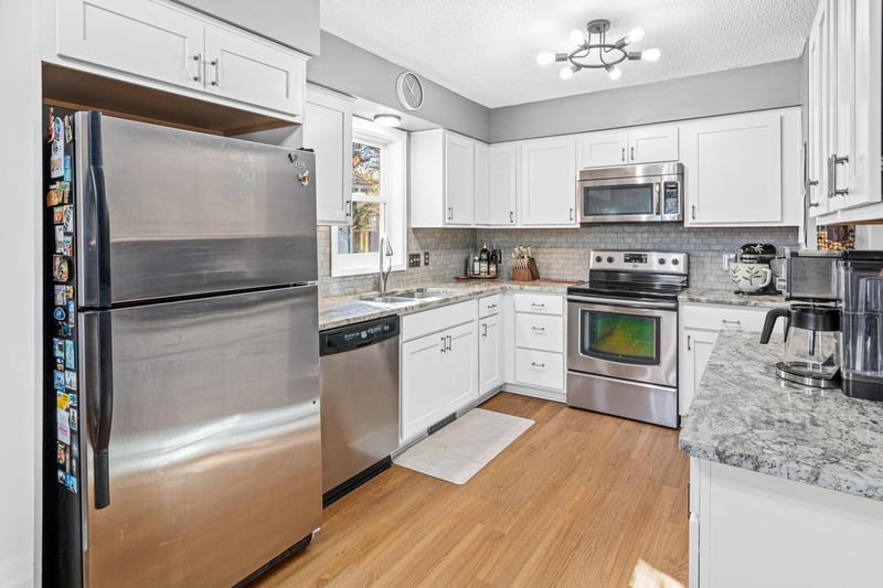 841 Sudberry Ln, Eagan, MN 55123