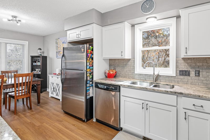 841 Sudberry Ln, Eagan, MN 55123