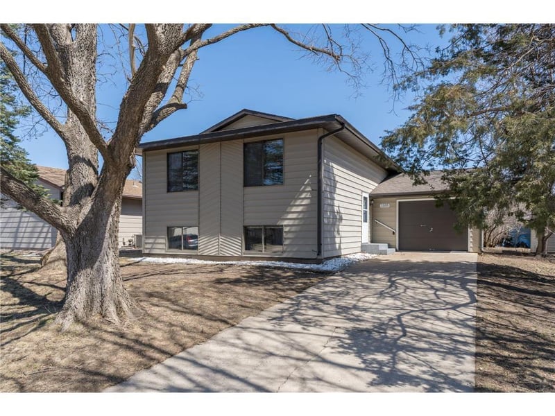 1105 S Valley St, New Ulm, MN 56073