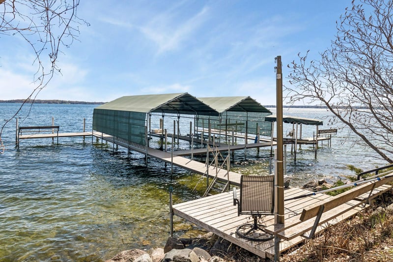 1300 Bracketts Point Rd, Wayzata, MN 55391