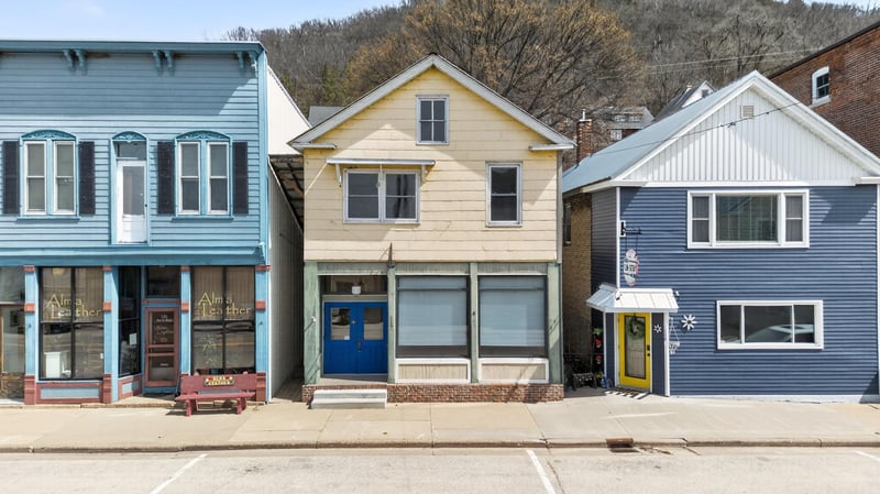 117 N Main St, Alma, WI 54610