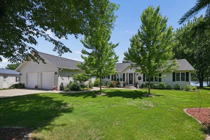 81990 558th St, Buffalo Lake, MN 55314