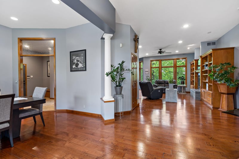 757 Stonebrooke Dr, Shakopee, MN 55379