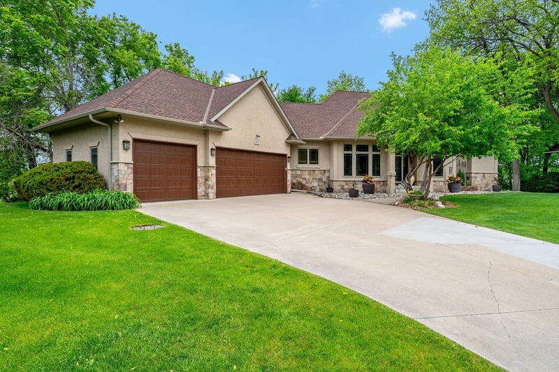757 Stonebrooke Dr, Shakopee, MN 55379