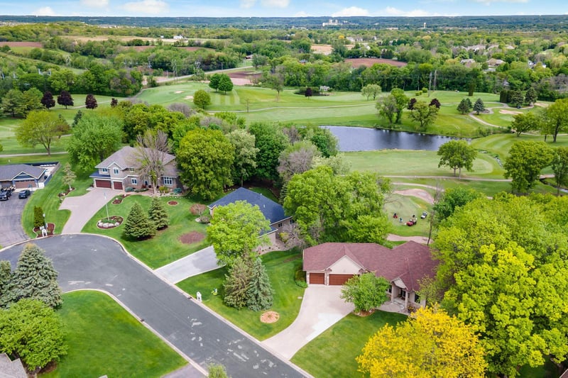 757 Stonebrooke Dr, Shakopee, MN 55379