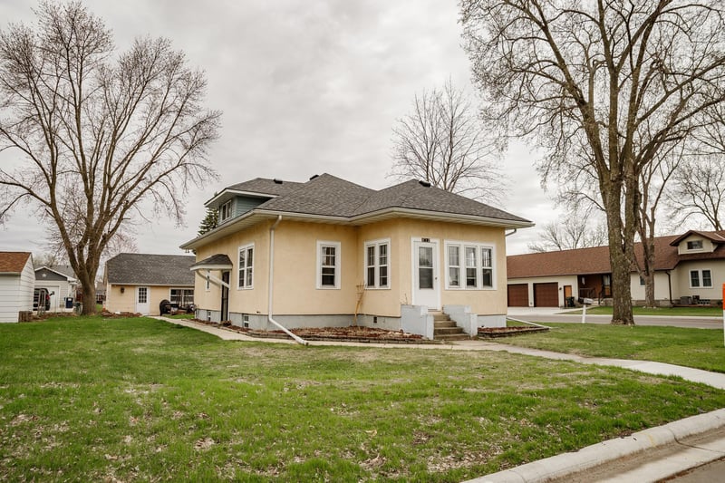612 W Brooks St, Arlington, MN 55307