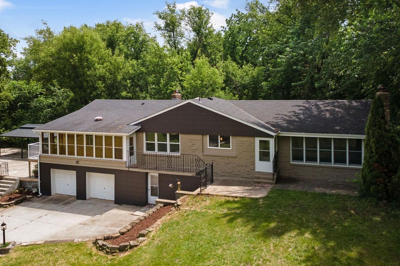 30 Woodridge Ln, Sunfish Lake, MN 55077