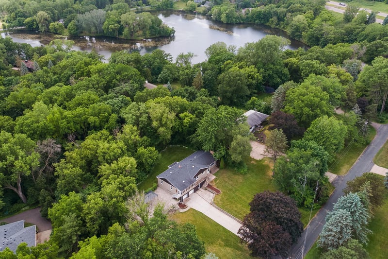 30 Woodridge Ln, Sunfish Lake, MN 55077
