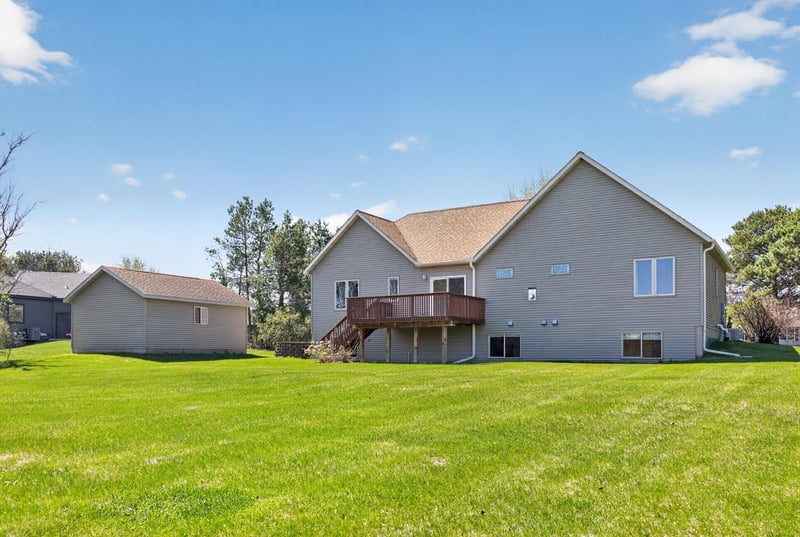 31770 Lakeview Dr, Lake City, MN 55041