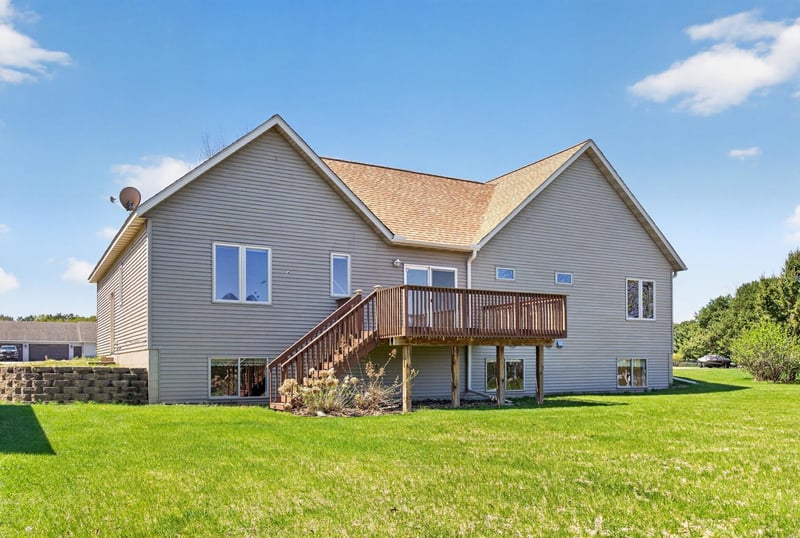 31770 Lakeview Dr, Lake City, MN 55041