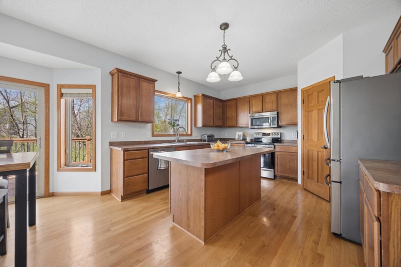6657 E Oak Dr, Monticello, MN 55362