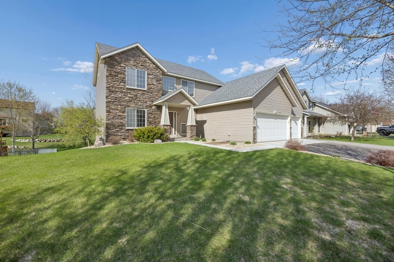 6657 E Oak Dr, Monticello, MN 55362