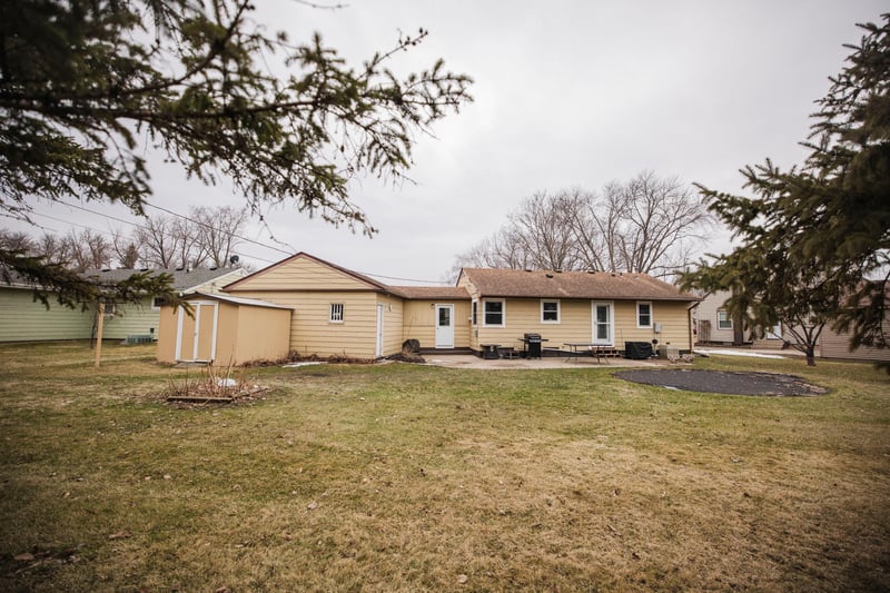 109 Ridge Rd, Morris, MN 56267