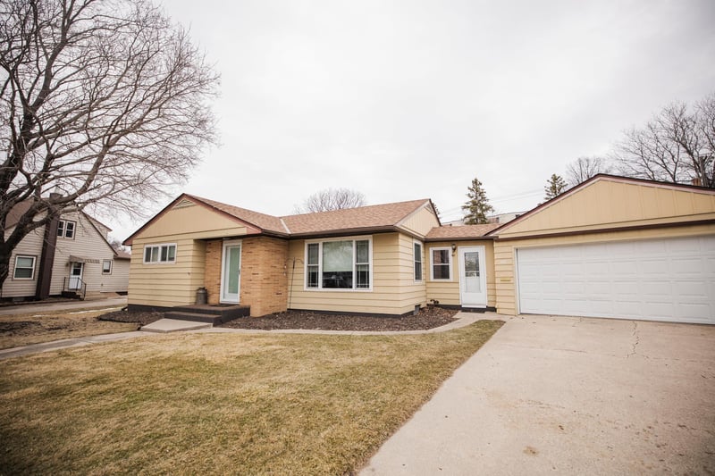 109 Ridge Rd, Morris, MN 56267