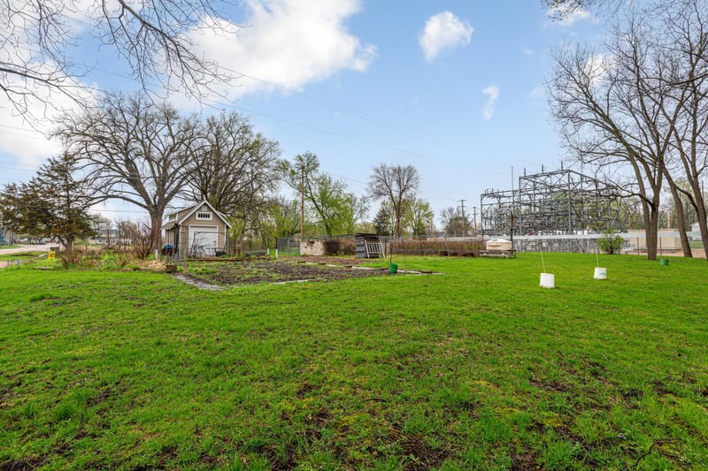 425 2nd St S, Waterville, MN 56096