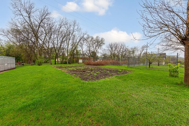 425 2nd St S, Waterville, MN 56096
