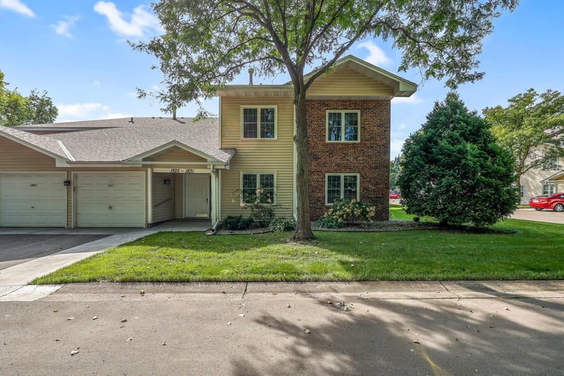1827 County Rd E E #18, White Bear Lake, MN 55110