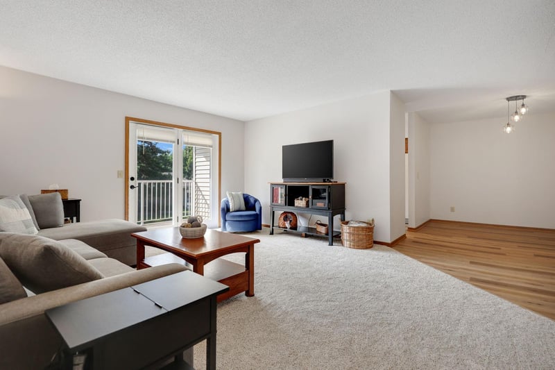1827 County Rd E E #18, White Bear Lake, MN 55110