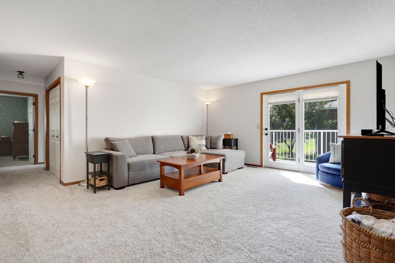 1827 County Rd E E #18, White Bear Lake, MN 55110