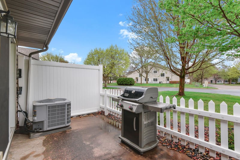 2565 Lockwood Dr #108, Mendota Heights, MN 55120