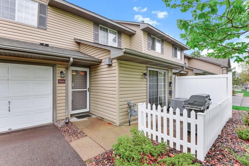 2565 Lockwood Dr #108, Mendota Heights, MN 55120
