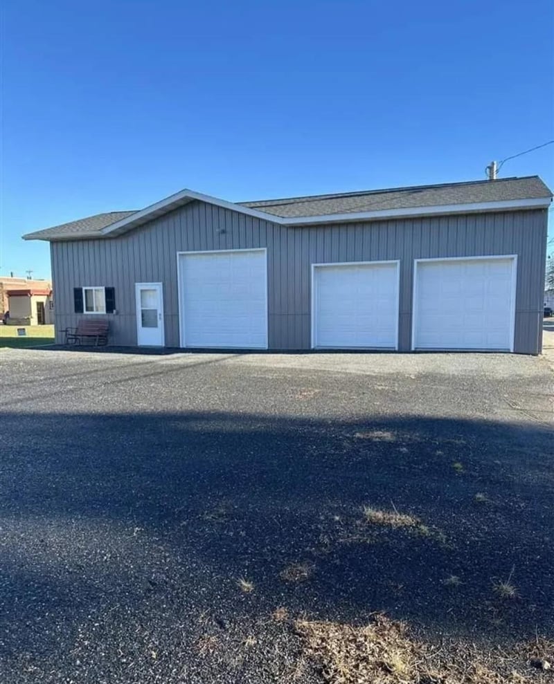 425 4th St, International Falls, MN 56649