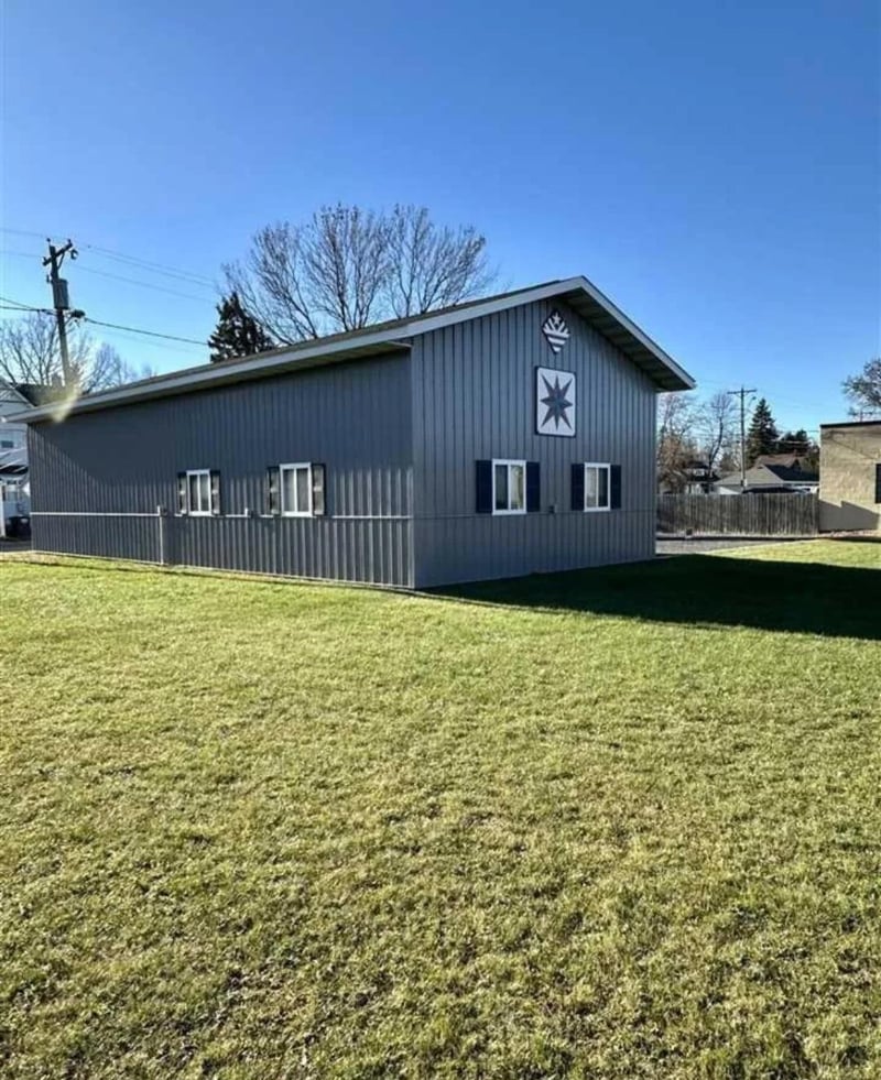 425 4th St, International Falls, MN 56649