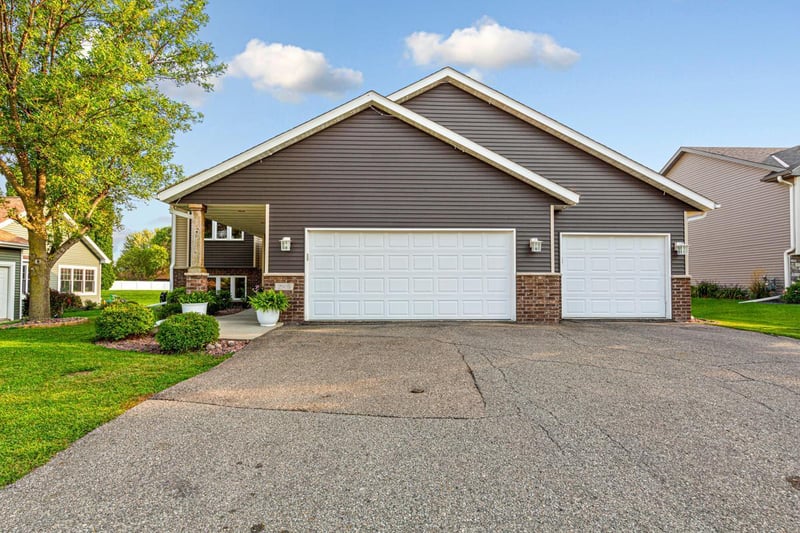 2505 30th St NW, Faribault, MN 55021