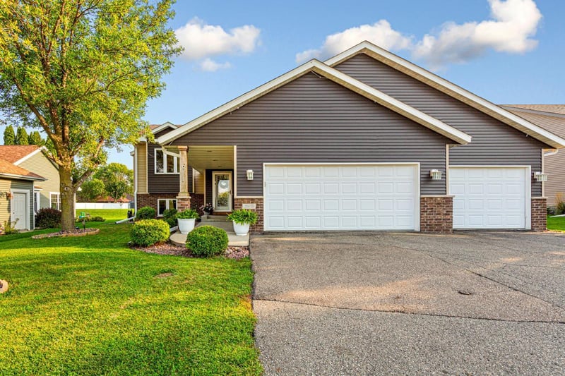 2505 30th St NW, Faribault, MN 55021