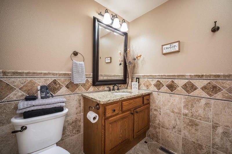 180 Joray Dr, Mankato, MN 56001